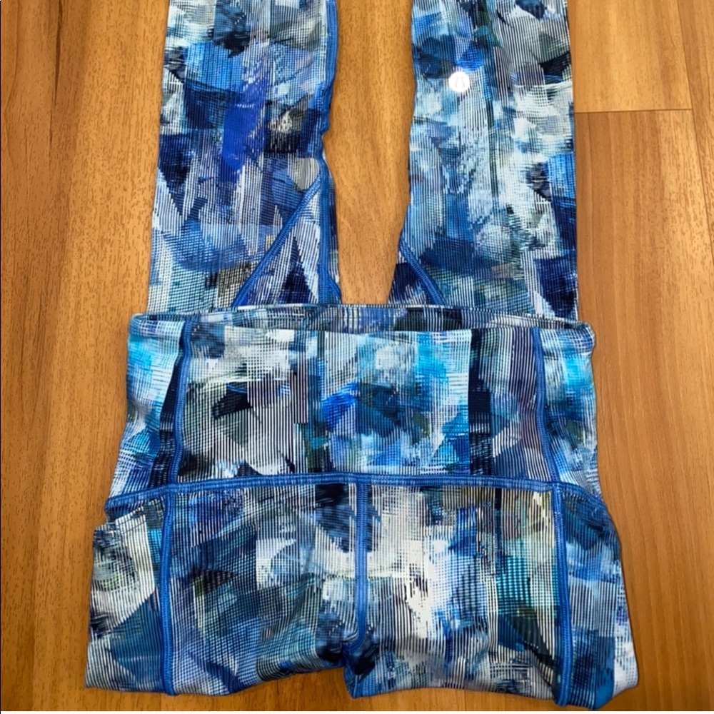 ❌SOLD❌Lululemon On Pace tight 7/8 size 2 - Picture 2 of 6